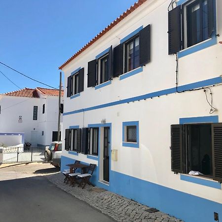 דירות לגואה House Located In Opposite Of Beach! מראה חיצוני תמונה